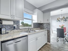 24 Golfs Edge F, West Palm Beach FL 33417