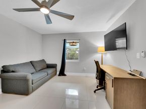 9611 NW 3rd St, Pembroke Pines FL 33024