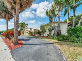 9611 NW 3rd St, Pembroke Pines FL 33024