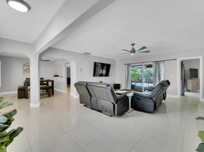 9611 NW 3rd St, Pembroke Pines FL 33024