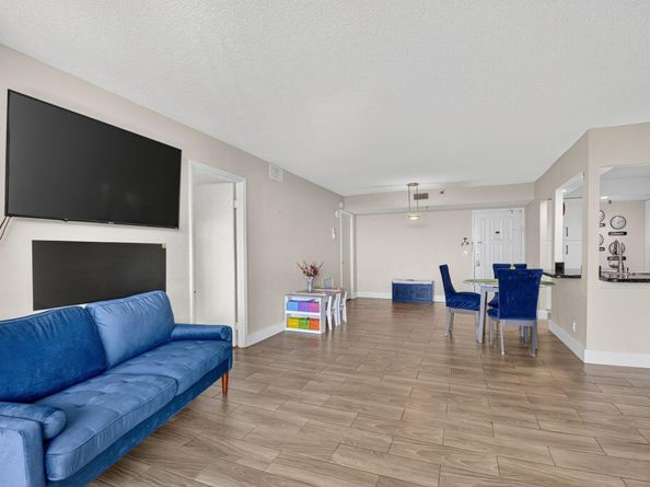 5260 NW 2nd Ave 402, Boca Raton FL 33487