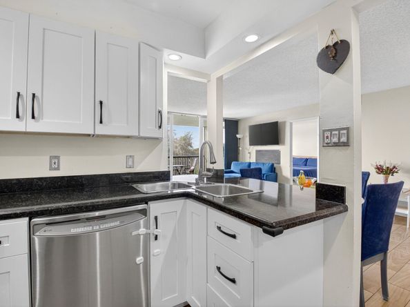 5260 NW 2nd Ave 402, Boca Raton FL 33487