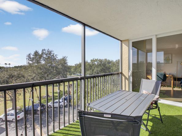 5260 NW 2nd Ave 402, Boca Raton FL 33487