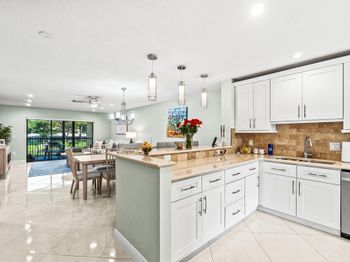 24 Stratford Drive E