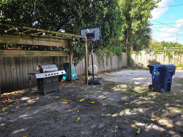 18422 NW 42nd Ct, Miami Gardens FL 33055