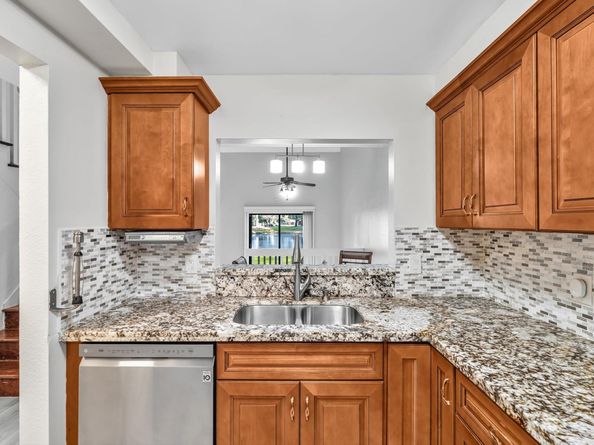 4182 S Pine Island Rd, Davie FL 33328