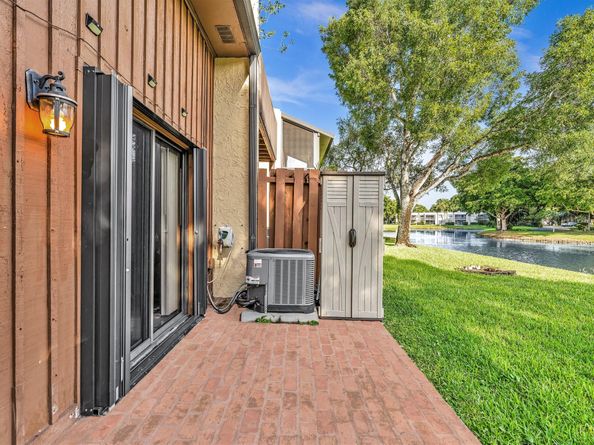 4182 S Pine Island Rd, Davie FL 33328