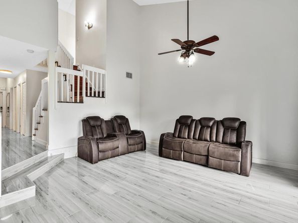 4182 S Pine Island Rd, Davie FL 33328