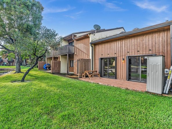 4182 S Pine Island Rd, Davie FL 33328