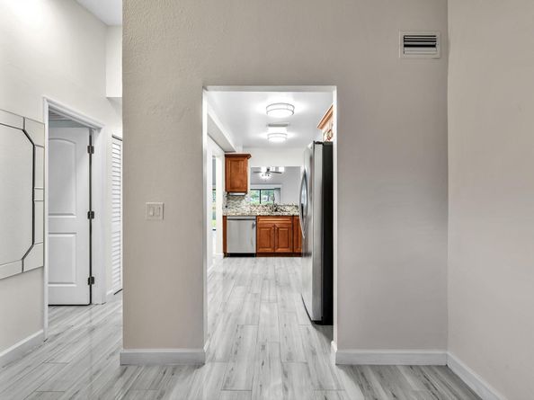 4182 S Pine Island Rd, Davie FL 33328