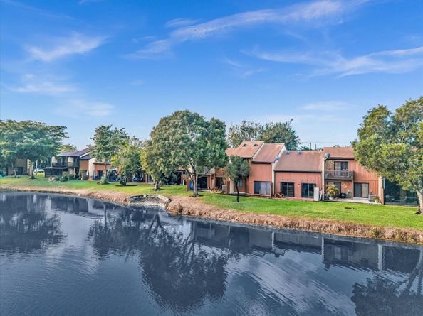 4182 S Pine Island Rd, Davie FL 33328