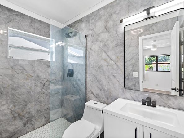 216-218 NE 9th Ave, Deerfield Beach FL 33441