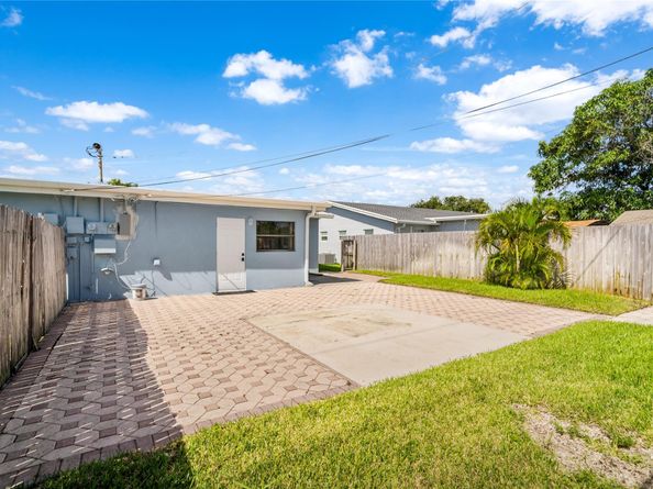 216-218 NE 9th Ave, Deerfield Beach FL 33441
