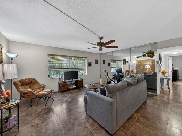 2901 NW 47th Ter 245A, Lauderdale Lakes FL 33313