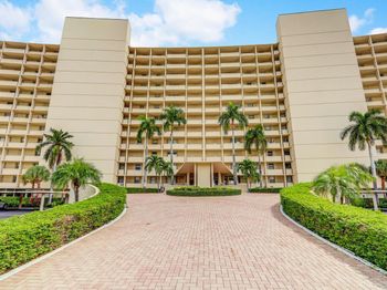 132 Lakeshore Drive