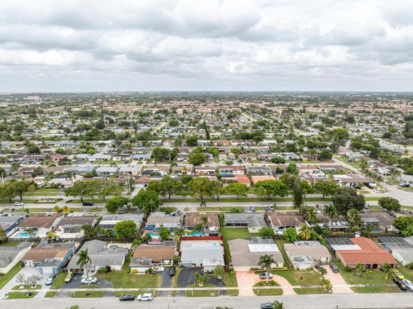 9511 NW 21st Mnr, Sunrise FL 33322