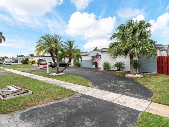 9511 NW 21st Mnr, Sunrise FL 33322