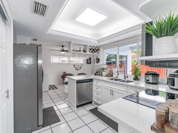 9511 NW 21st Mnr, Sunrise FL 33322