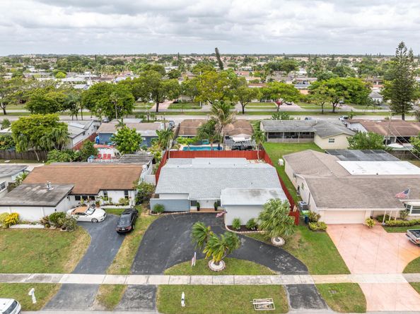 9511 NW 21st Mnr, Sunrise FL 33322