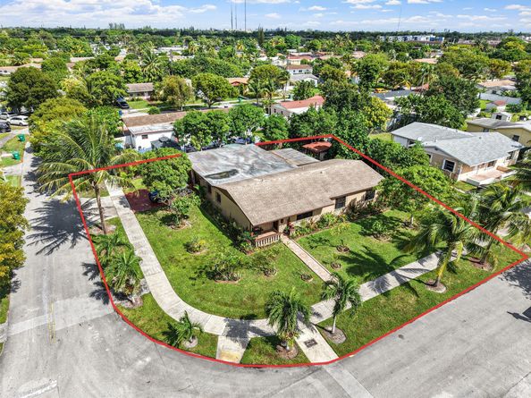 45 NE 212th St, Miami FL 33179