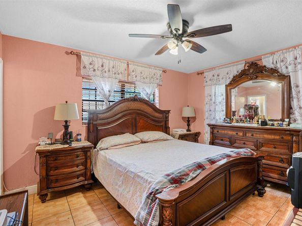 45 NE 212th St, Miami FL 33179