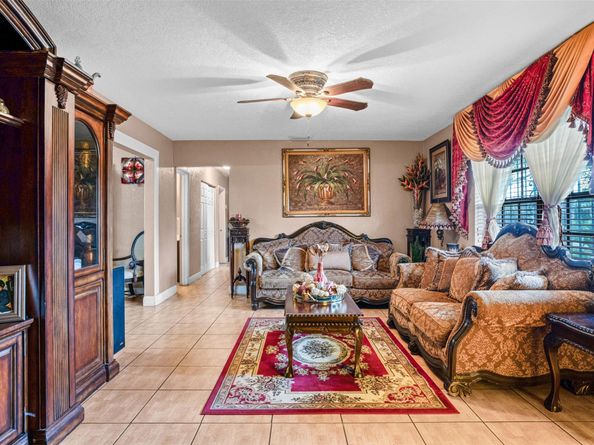 45 NE 212th St, Miami FL 33179