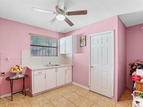 45 NE 212th St, Miami FL 33179