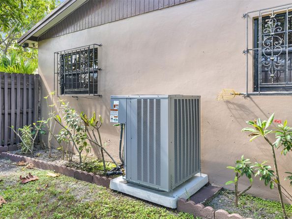 45 NE 212th St, Miami FL 33179