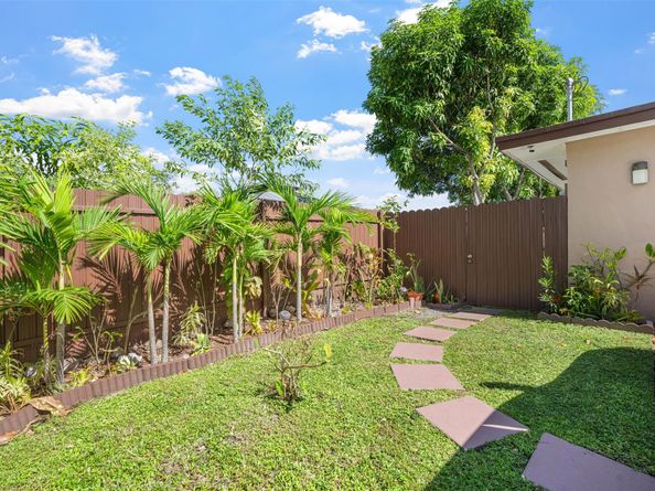 45 NE 212th St, Miami FL 33179