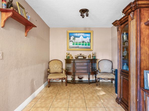 45 NE 212th St, Miami FL 33179