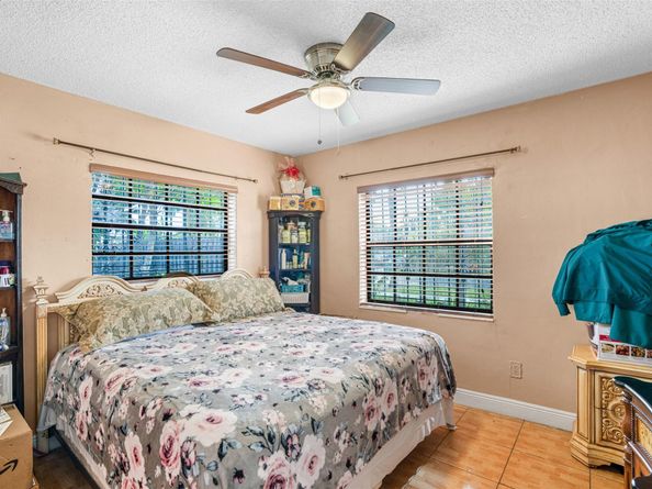 45 NE 212th St, Miami FL 33179