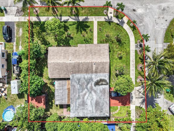 45 NE 212th St, Miami FL 33179