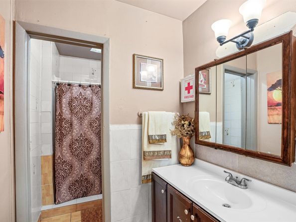 45 NE 212th St, Miami FL 33179