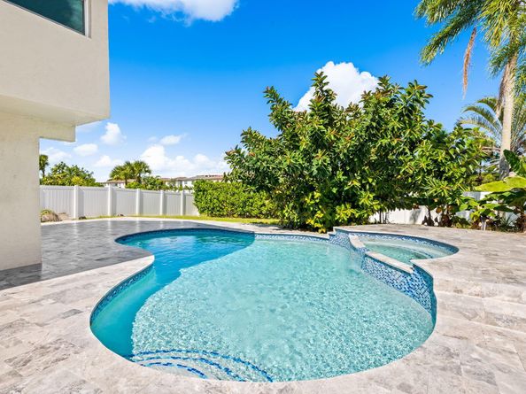 23162 L'Ermitage Circle, Boca Raton FL 33433