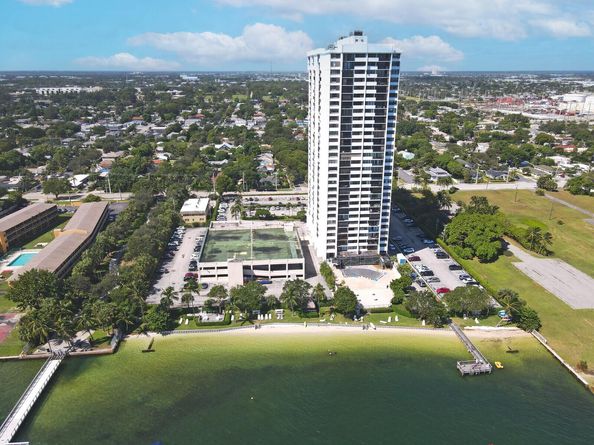 5600 N Flagler Drive 907, West Palm Beach FL 33407