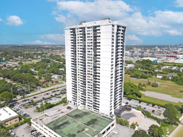 5600 N Flagler Drive 907, West Palm Beach FL 33407