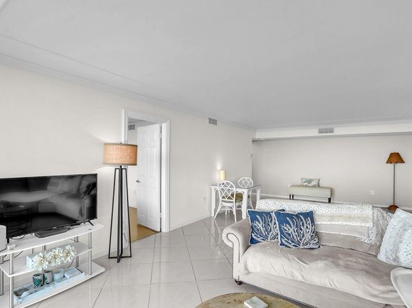5600 N Flagler Drive 907, West Palm Beach FL 33407