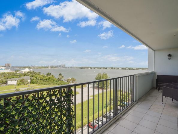 5600 N Flagler Drive 907, West Palm Beach FL 33407