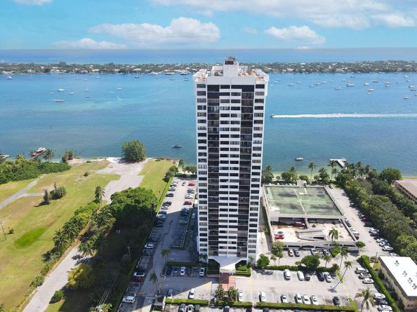 5600 N Flagler Drive 907, West Palm Beach FL 33407