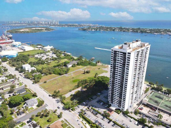 5600 N Flagler Drive 907, West Palm Beach FL 33407