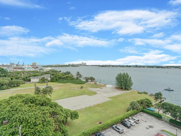 5600 N Flagler Drive 907, West Palm Beach FL 33407