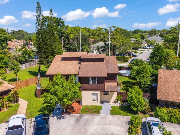 3755 Mil Stream Ct, Greenacres FL 33463