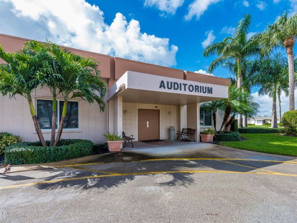 2555 Dudley Drive W E, West Palm Beach FL 33415