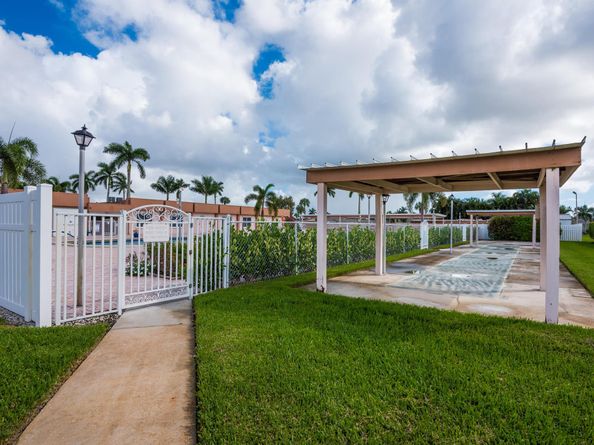 2555 Dudley Drive W E, West Palm Beach FL 33415
