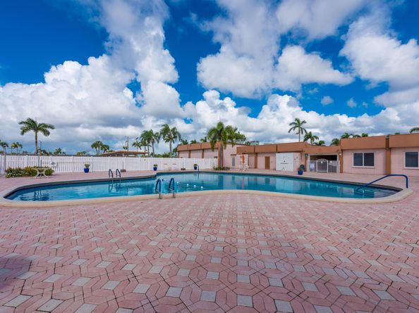 2555 Dudley Drive W E, West Palm Beach FL 33415