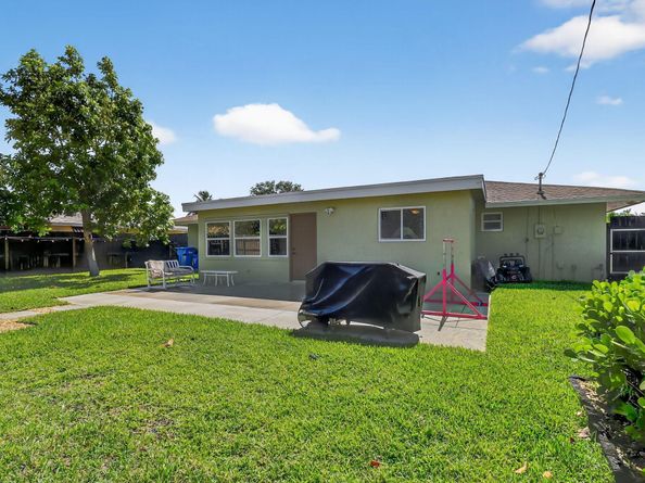 735 La Costa Way, Lantana FL 33462