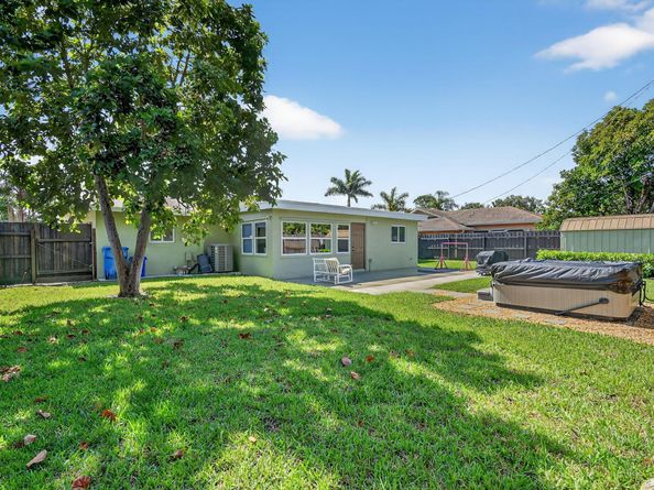 735 La Costa Way, Lantana FL 33462