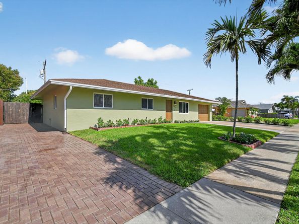 735 La Costa Way, Lantana FL 33462
