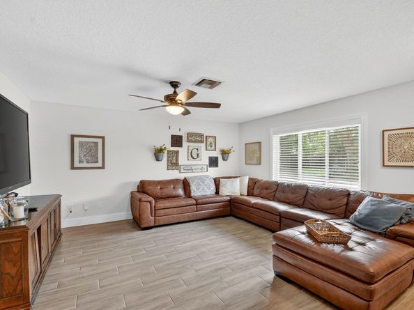 735 La Costa Way, Lantana FL 33462