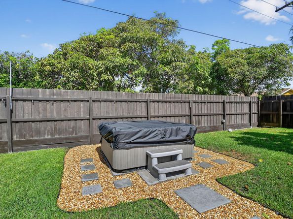 735 La Costa Way, Lantana FL 33462